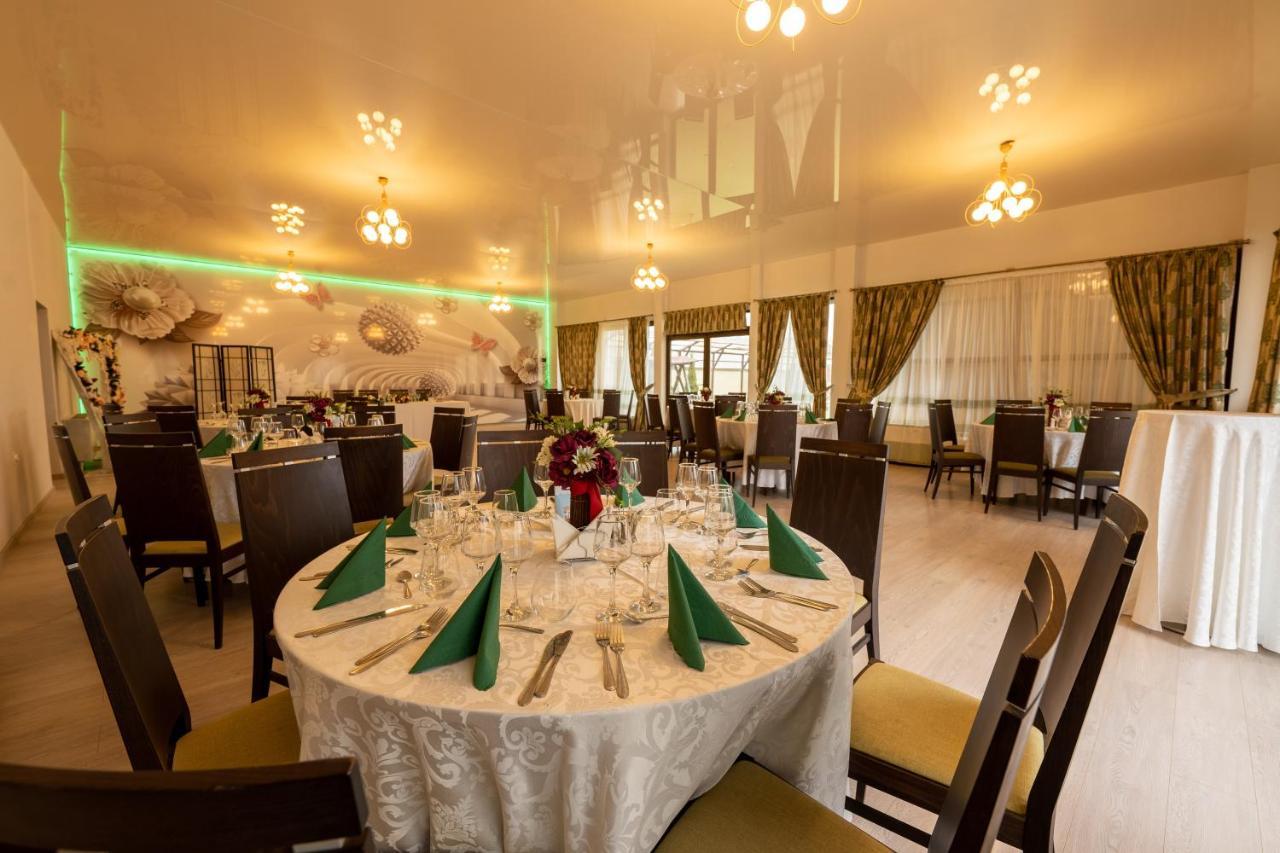 Hotel Coral Valea Lupului  Екстериор снимка