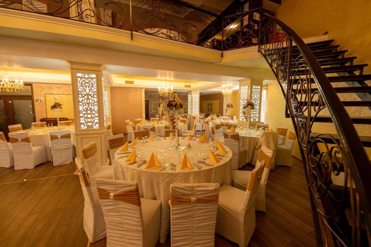Hotel Coral Valea Lupului  Екстериор снимка