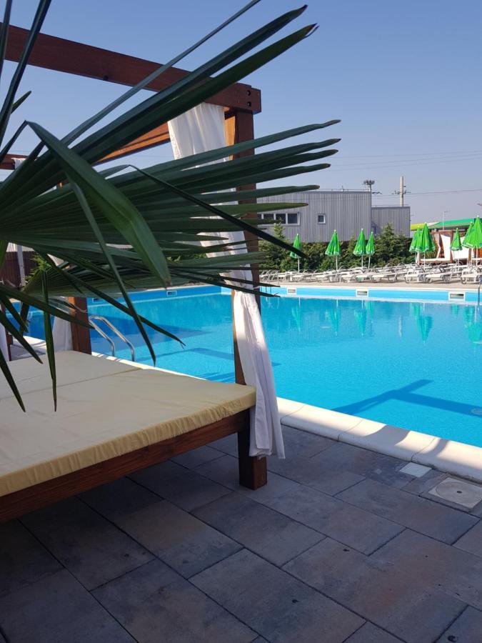 Hotel Coral Valea Lupului  Екстериор снимка