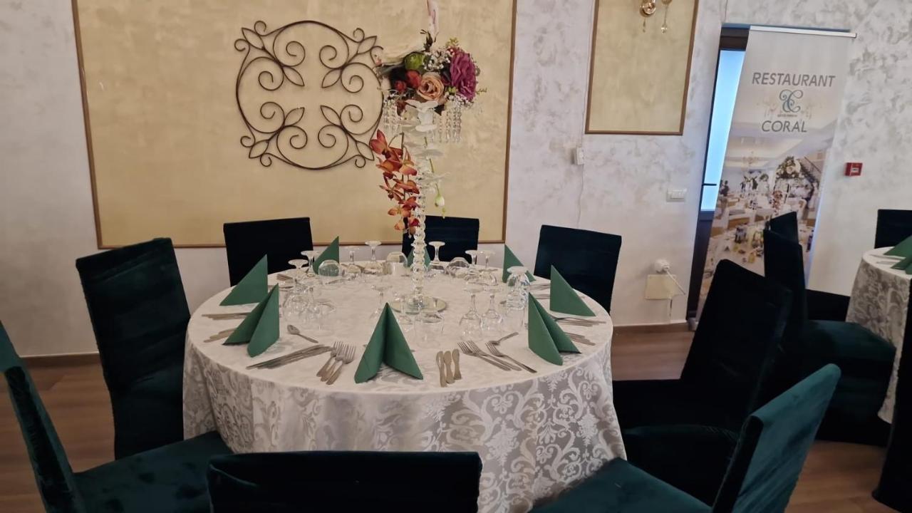 Hotel Coral Valea Lupului  Екстериор снимка