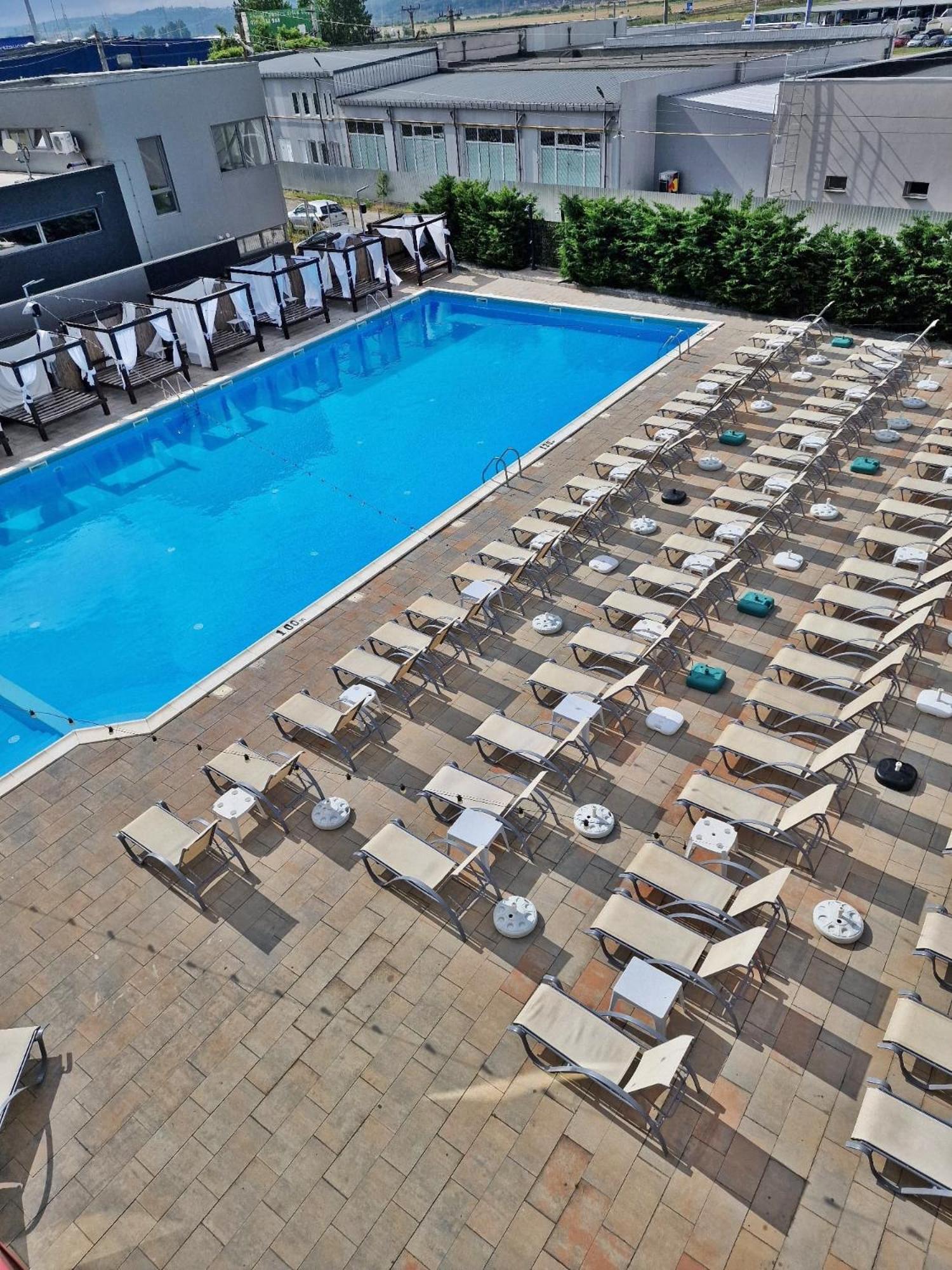 Hotel Coral Valea Lupului  Екстериор снимка