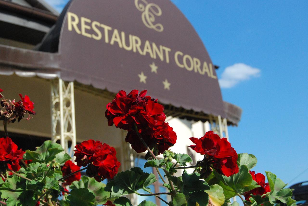Hotel Coral Valea Lupului  Екстериор снимка